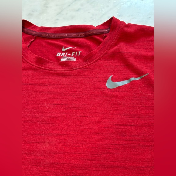 Men’s Nike Pro Training, Heather Cardinal , dri fit tee, EUC, XL - Picture 2 of 8